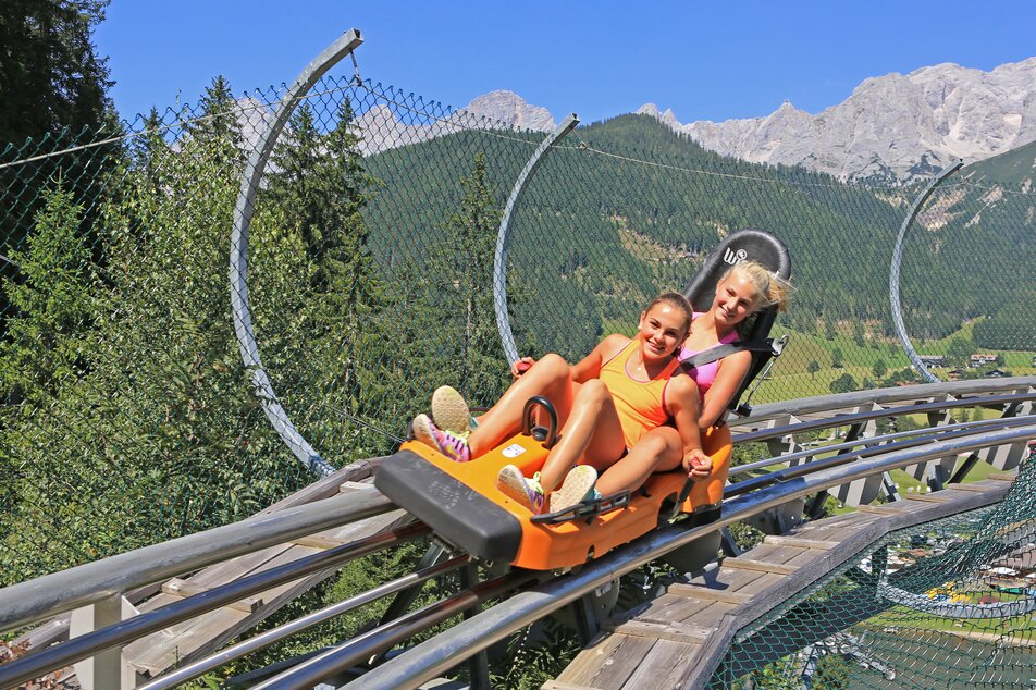 Zwei Kinder am Rittisberg Coaster.  | © Erlebnis Rittisberg