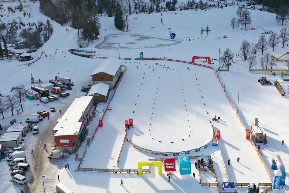 Blick auf das Langlaufstadion beim Nordischen Weltcup | © Hans-Peter Steiner/Erlebnisregion Schladming-Dachstein
